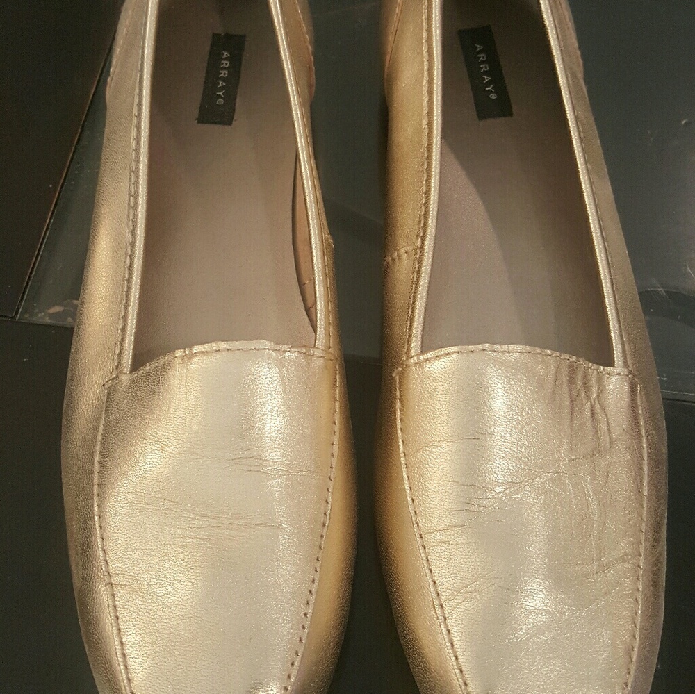 7 1/2 Slim/Narrow gold shoes